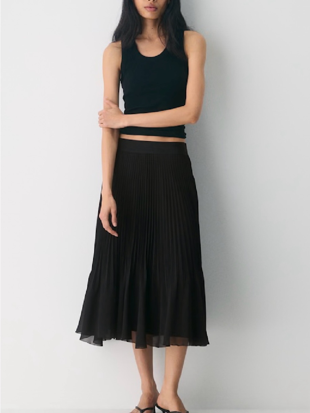 Wilfred Twirl Pleated Aritzia Skirt | Black Midi | Size Medium